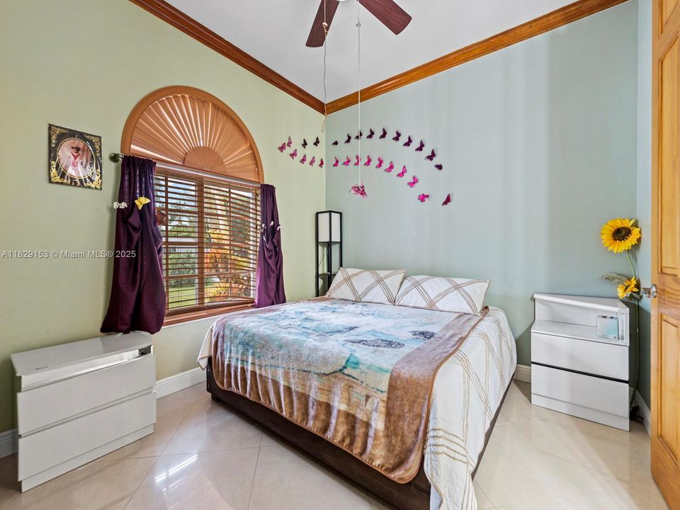 Recientemente alquilado: $4,800 (5 camas, 4 baños, 2722 Pies cuadrados)