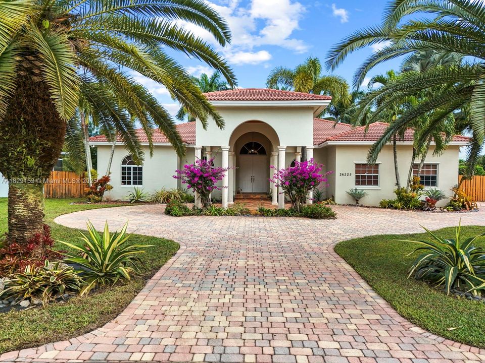 Recientemente alquilado: $4,800 (5 camas, 4 baños, 2722 Pies cuadrados)