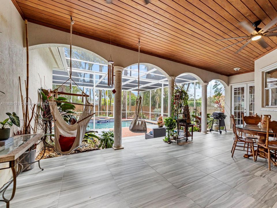 Recientemente alquilado: $4,800 (5 camas, 4 baños, 2722 Pies cuadrados)