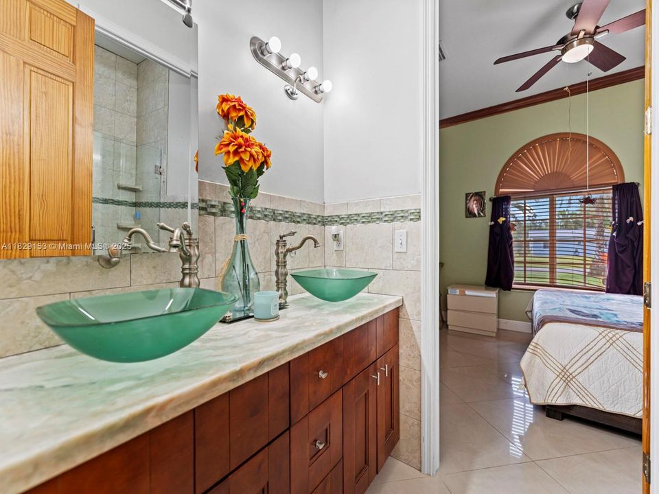 Recientemente alquilado: $4,800 (5 camas, 4 baños, 2722 Pies cuadrados)