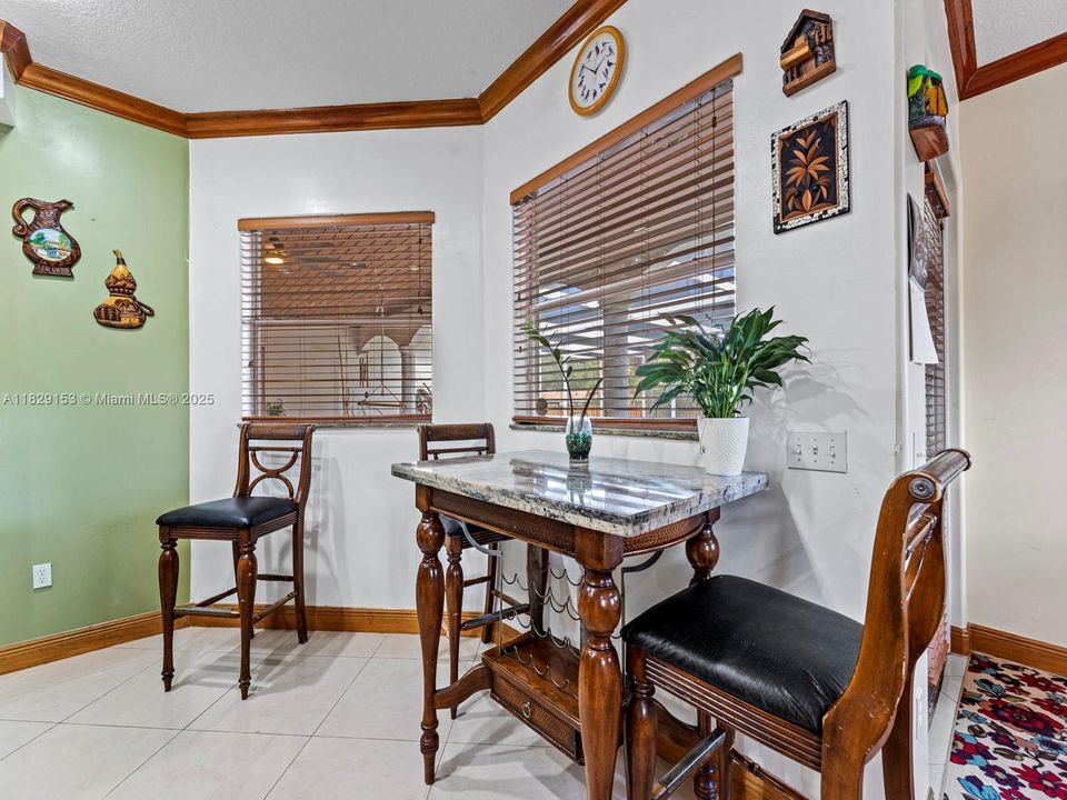 Recientemente alquilado: $4,800 (5 camas, 4 baños, 2722 Pies cuadrados)