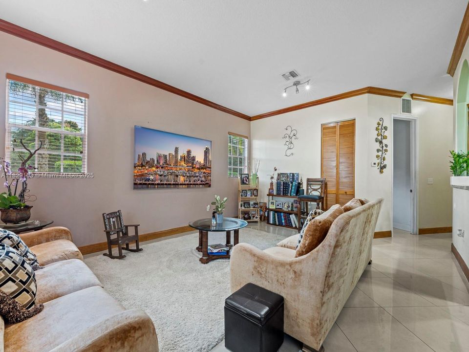 Recientemente alquilado: $4,800 (5 camas, 4 baños, 2722 Pies cuadrados)