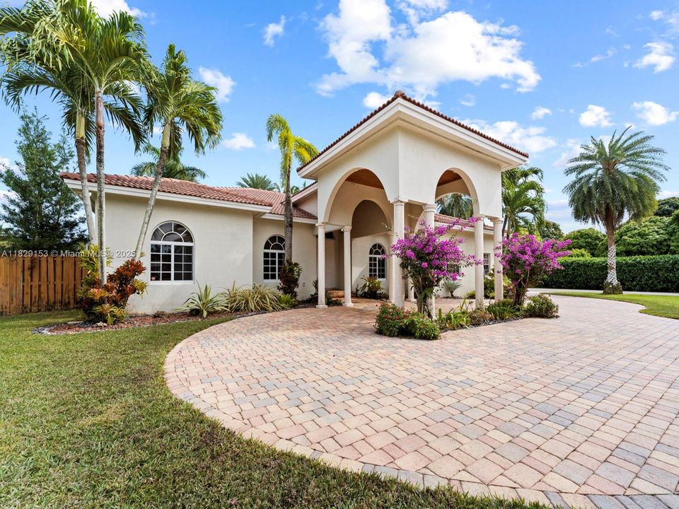 Recientemente alquilado: $4,800 (5 camas, 4 baños, 2722 Pies cuadrados)