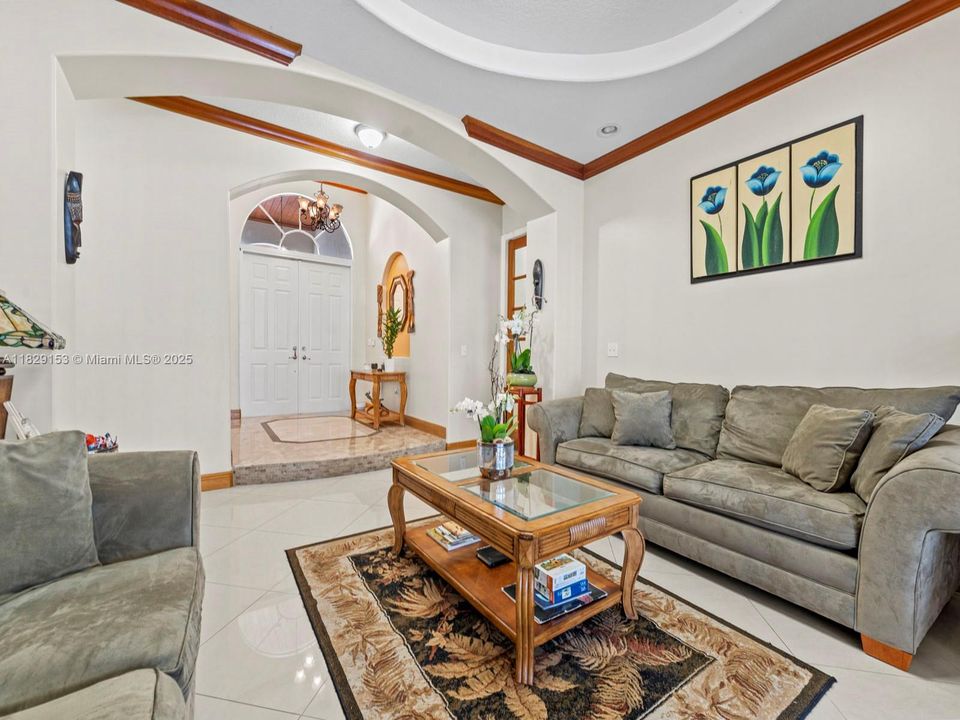 Recientemente alquilado: $4,800 (5 camas, 4 baños, 2722 Pies cuadrados)