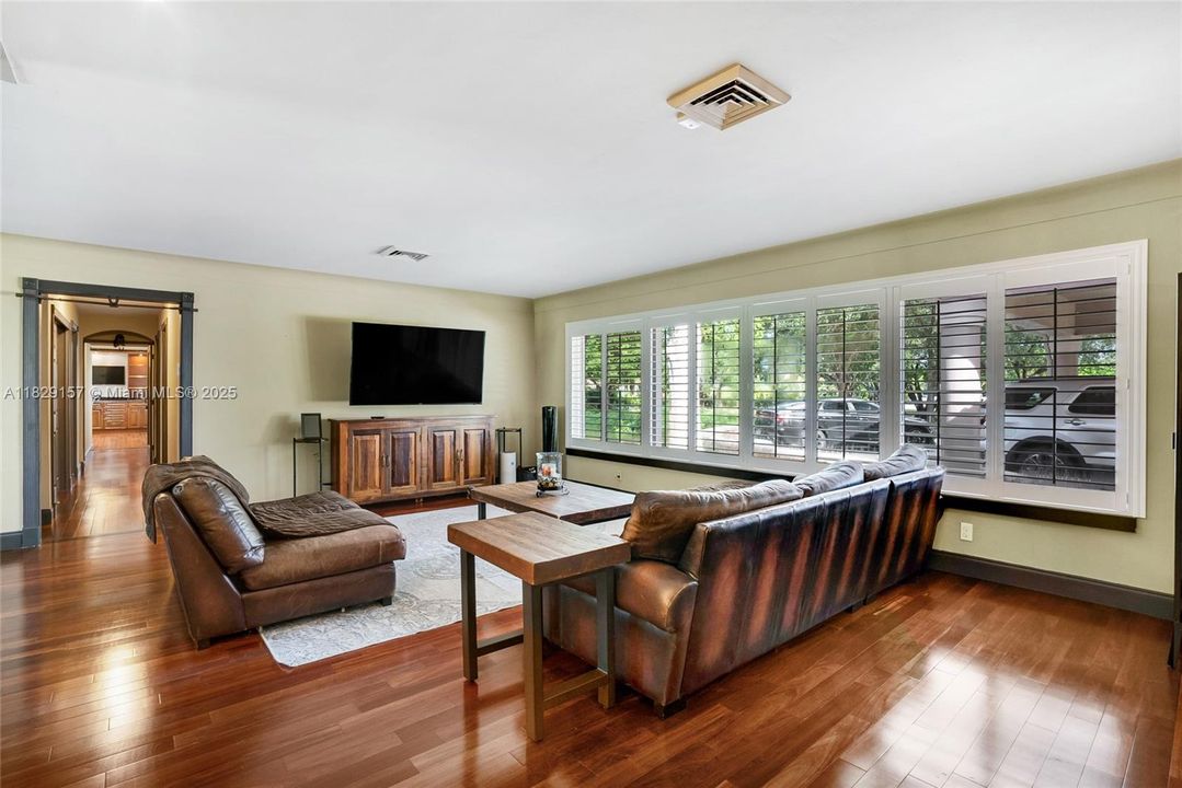 Recently Sold: $1,950,000 (4 beds, 4 baths, 4560 Square Feet)