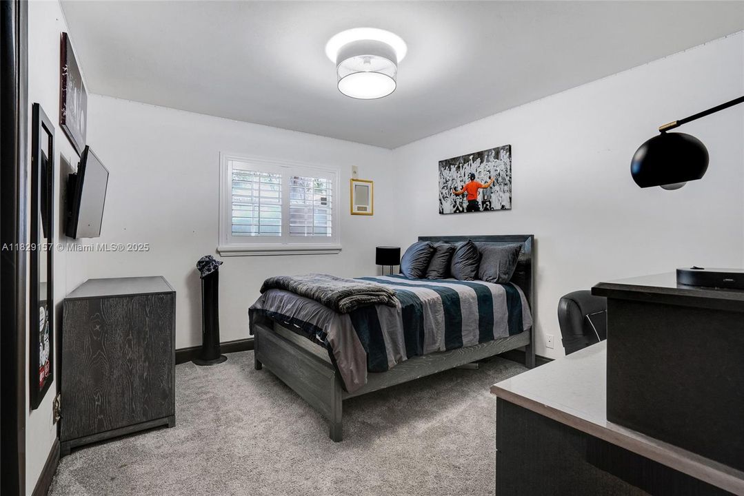 Recently Sold: $1,950,000 (4 beds, 4 baths, 4560 Square Feet)