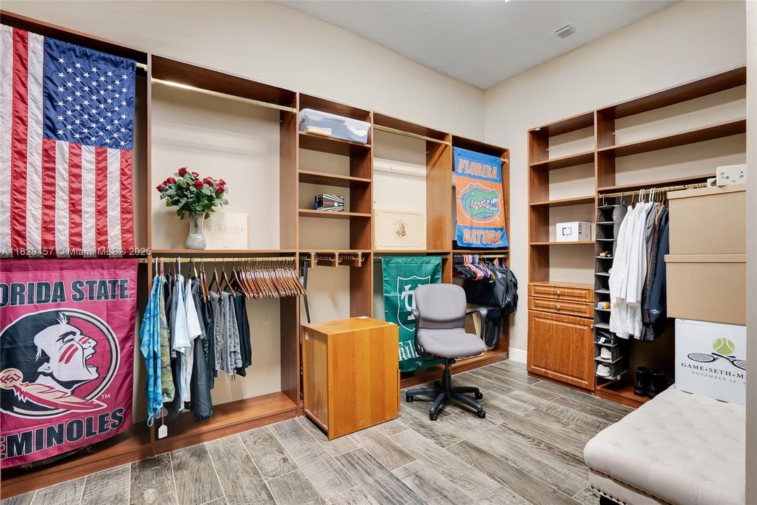 Recently Sold: $1,950,000 (4 beds, 4 baths, 4560 Square Feet)