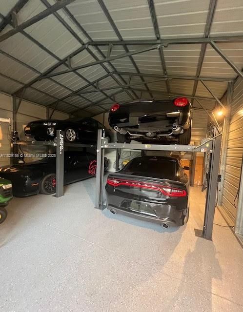 Activo con contrato: $519,000 (5 camas, 2 baños, 2242 Pies cuadrados)