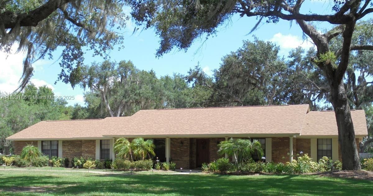 Activo con contrato: $519,000 (5 camas, 2 baños, 2242 Pies cuadrados)