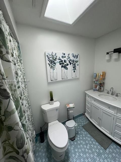 Activo con contrato: $519,000 (5 camas, 2 baños, 2242 Pies cuadrados)