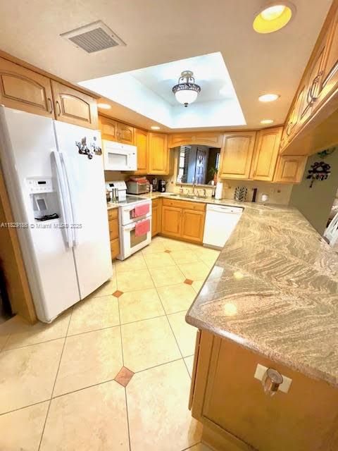 Activo con contrato: $519,000 (5 camas, 2 baños, 2242 Pies cuadrados)