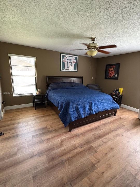 Activo con contrato: $519,000 (5 camas, 2 baños, 2242 Pies cuadrados)