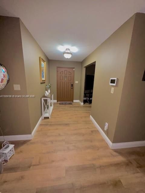 Activo con contrato: $519,000 (5 camas, 2 baños, 2242 Pies cuadrados)