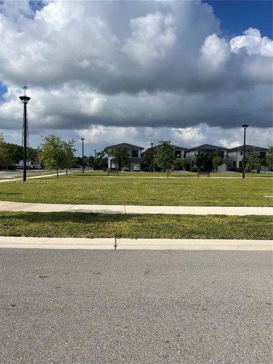Active With Contract: $3,900 (5 beds, 4 baths, 1902 Square Feet)