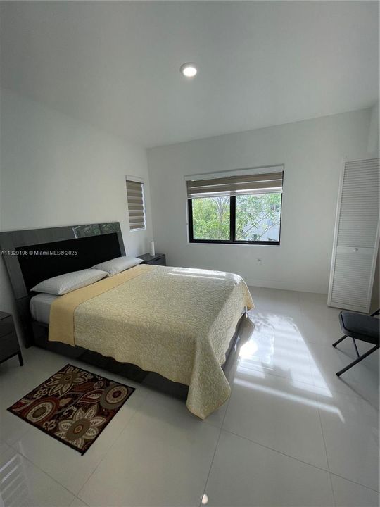 Active With Contract: $3,900 (5 beds, 4 baths, 1902 Square Feet)