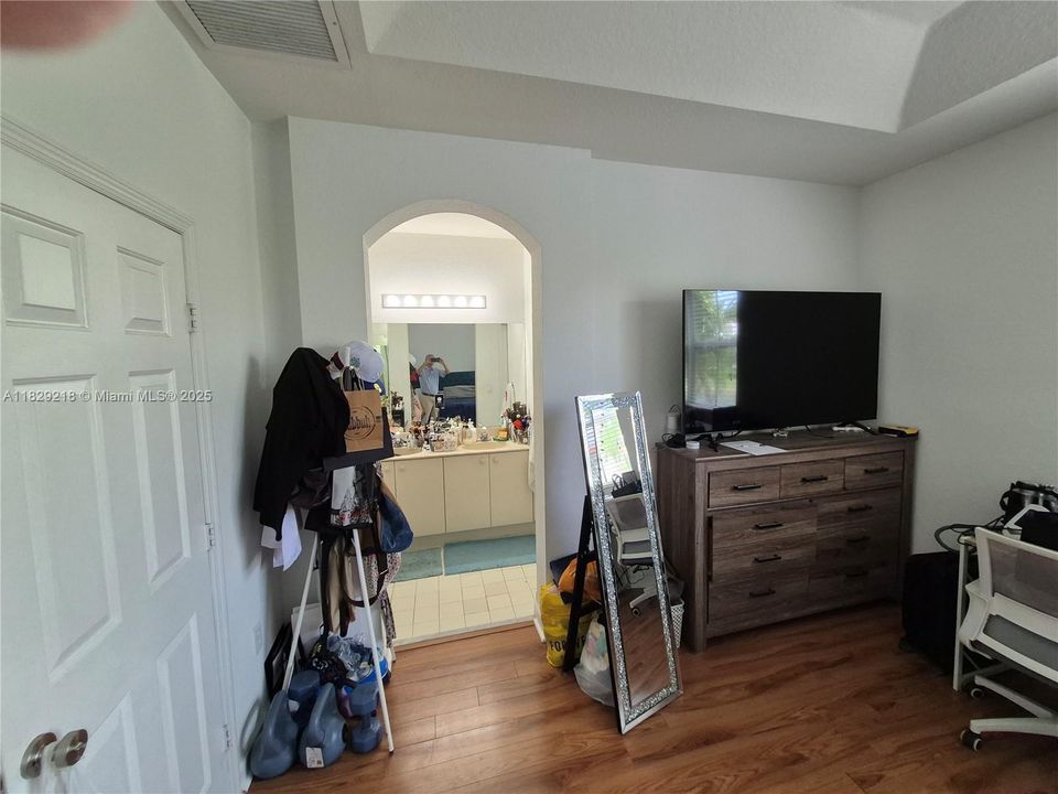 For Sale: $630,000 (3 beds, 2 baths, 1683 Square Feet)