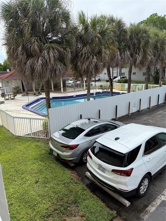 Active With Contract: $1,650 (1 beds, 1 baths, 725 Square Feet)