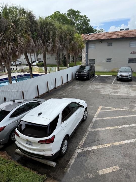 Active With Contract: $1,650 (1 beds, 1 baths, 725 Square Feet)