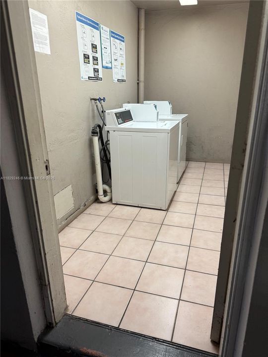 Active With Contract: $1,650 (1 beds, 1 baths, 725 Square Feet)