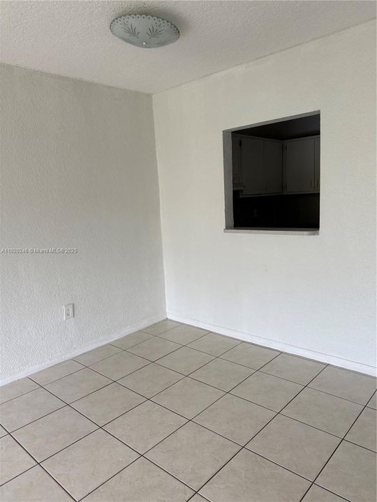 Active With Contract: $1,650 (1 beds, 1 baths, 725 Square Feet)