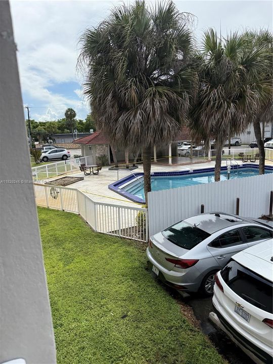 Active With Contract: $1,650 (1 beds, 1 baths, 725 Square Feet)