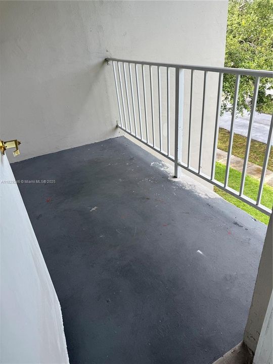 Active With Contract: $1,650 (1 beds, 1 baths, 725 Square Feet)