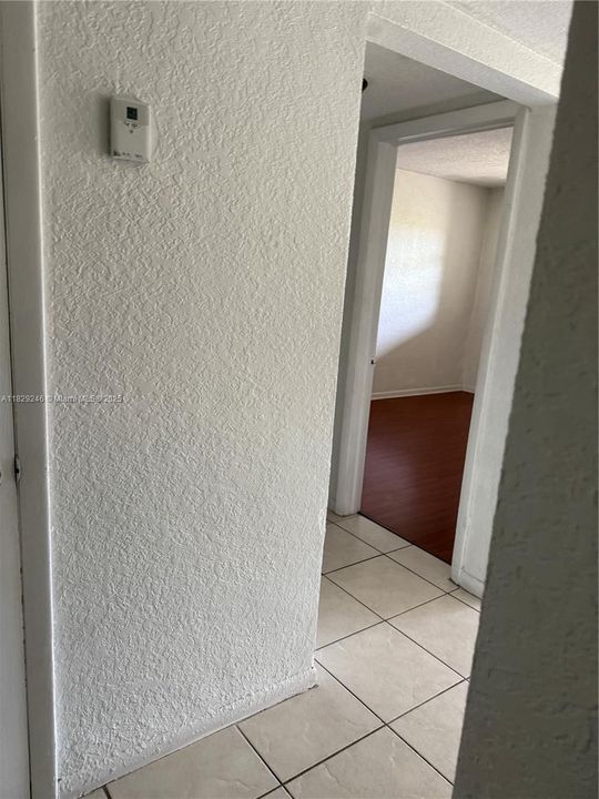 Active With Contract: $1,650 (1 beds, 1 baths, 725 Square Feet)