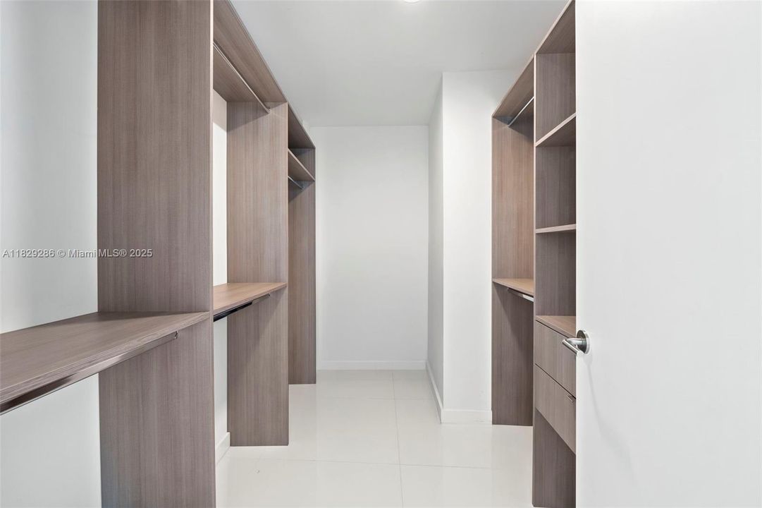 Recently Sold: $1,399,000 (3 beds, 4 baths, 2204 Square Feet)