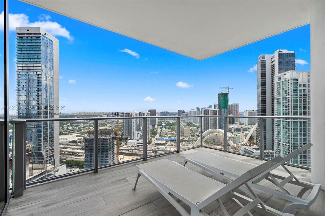 Recently Sold: $1,399,000 (3 beds, 4 baths, 2204 Square Feet)