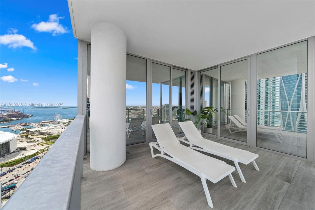 Recently Sold: $1,399,000 (3 beds, 4 baths, 2204 Square Feet)