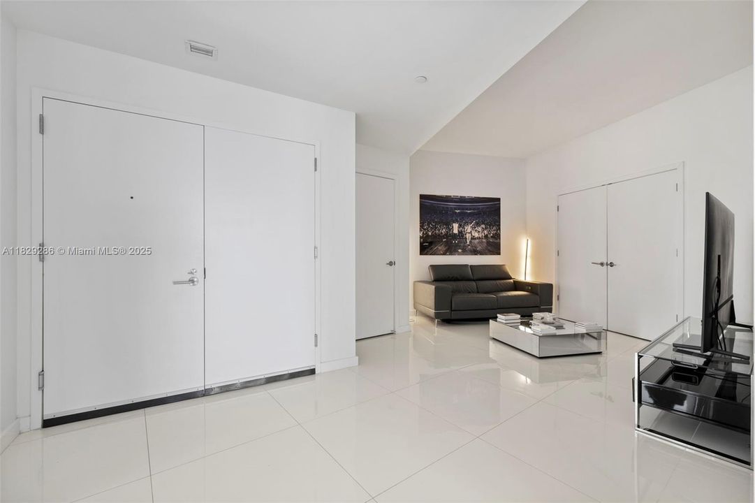 Recently Sold: $1,399,000 (3 beds, 4 baths, 2204 Square Feet)