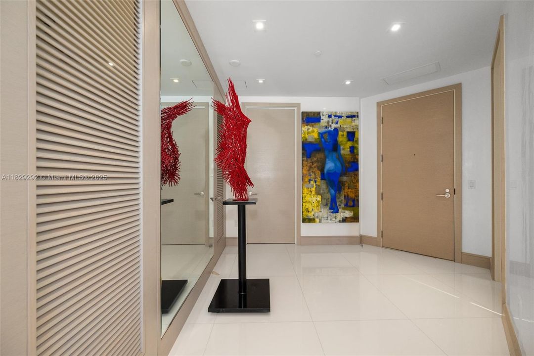 На продажу: $4,100,000 (2 спален, 2 ванн, 1541 Квадратных фут)