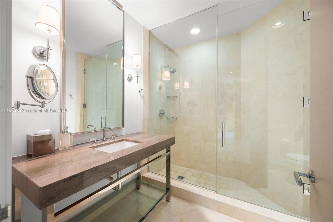 На продажу: $4,100,000 (2 спален, 2 ванн, 1541 Квадратных фут)