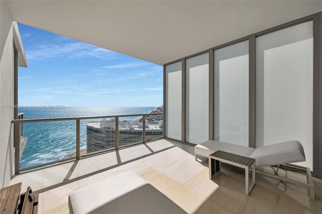 На продажу: $4,100,000 (2 спален, 2 ванн, 1541 Квадратных фут)