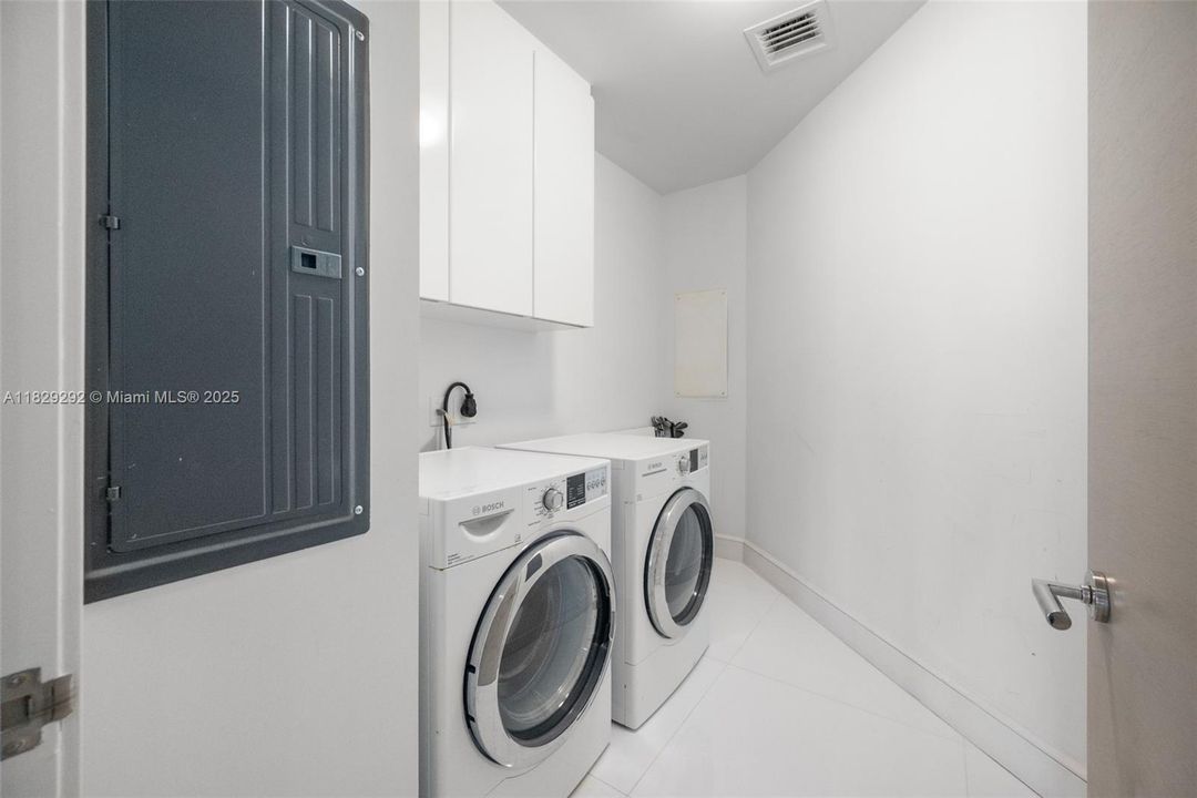 На продажу: $4,100,000 (2 спален, 2 ванн, 1541 Квадратных фут)