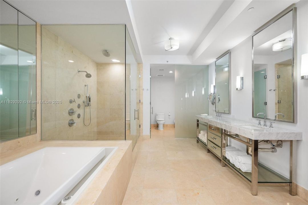 На продажу: $4,100,000 (2 спален, 2 ванн, 1541 Квадратных фут)