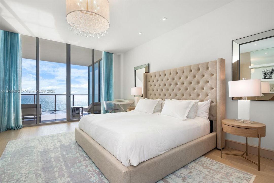 На продажу: $4,100,000 (2 спален, 2 ванн, 1541 Квадратных фут)