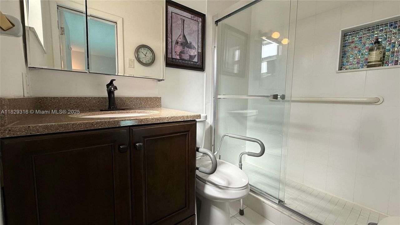 For Sale: $115,000 (1 beds, 1 baths, 720 Square Feet)