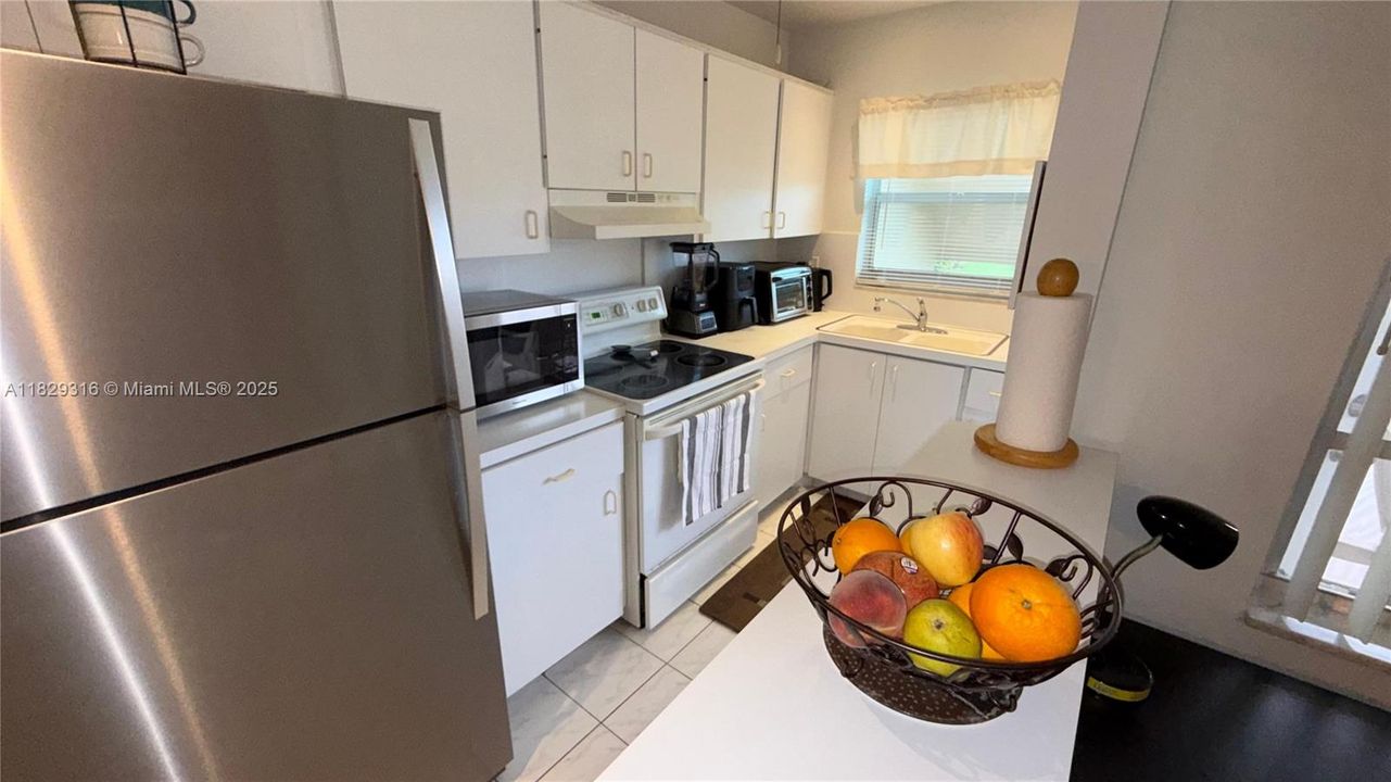 For Sale: $115,000 (1 beds, 1 baths, 720 Square Feet)