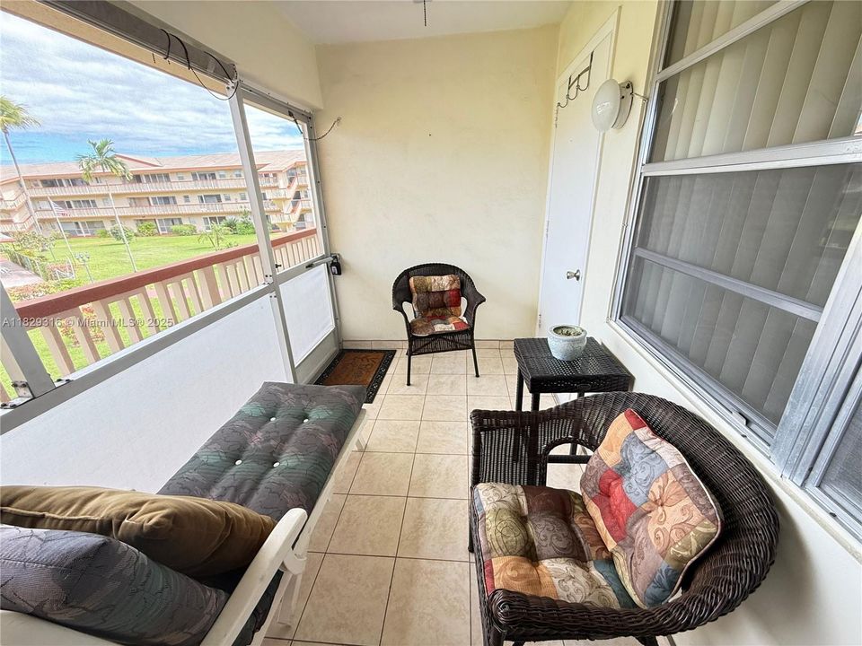 For Sale: $115,000 (1 beds, 1 baths, 720 Square Feet)