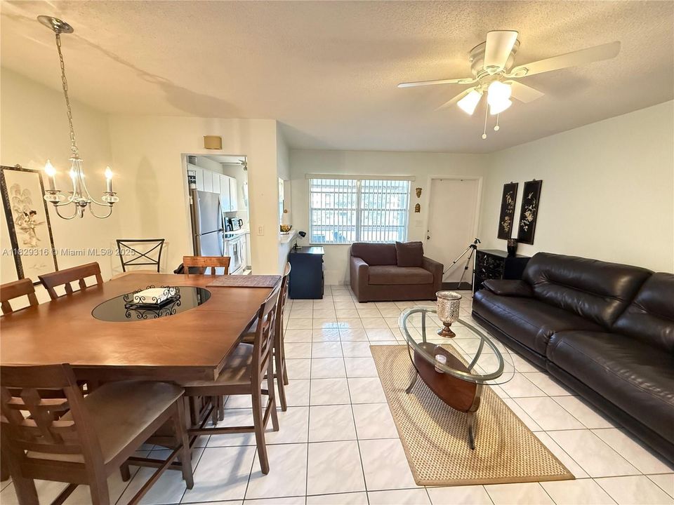 For Sale: $115,000 (1 beds, 1 baths, 720 Square Feet)