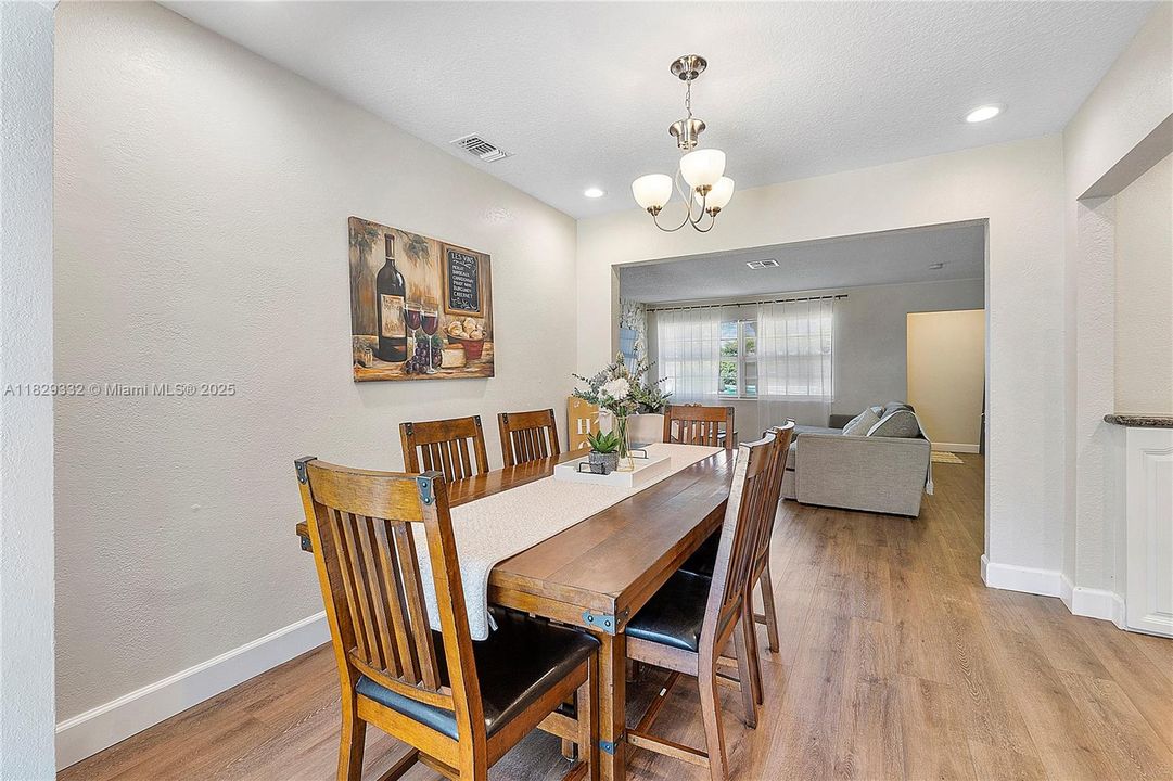 待售: $469,900 (3 贝兹, 2 浴室, 1550 平方英尺)