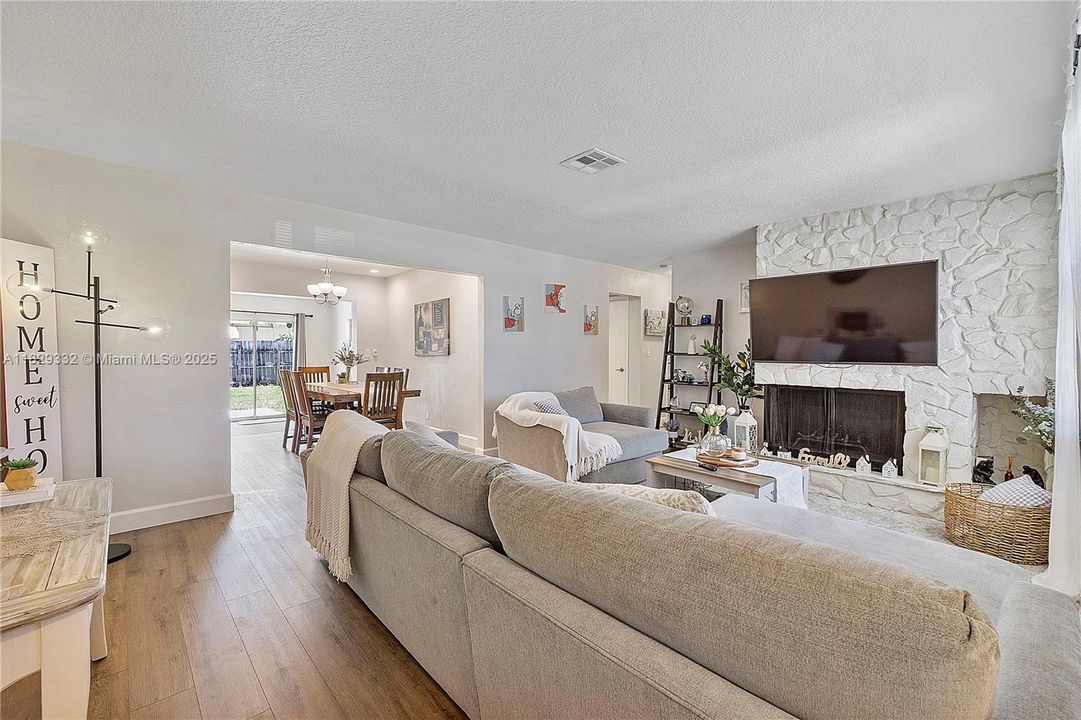 待售: $469,900 (3 贝兹, 2 浴室, 1550 平方英尺)