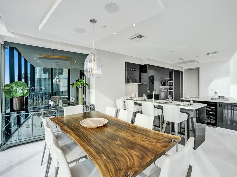 Recently Sold: $4,299,000 (3 beds, 4 baths, 3130 Square Feet)