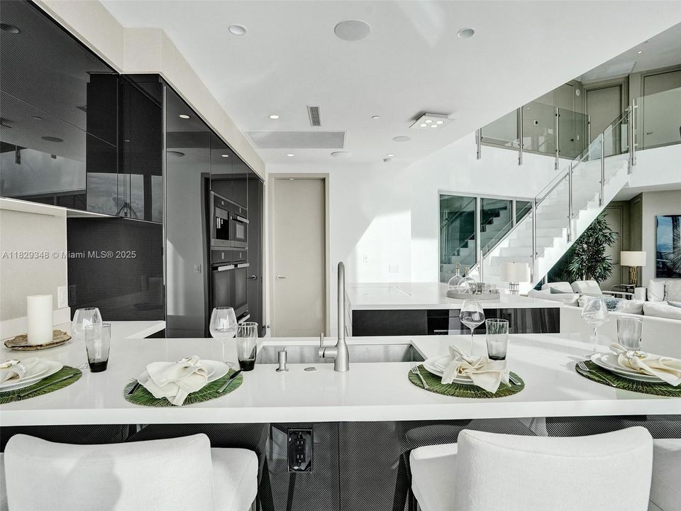 Recently Sold: $4,299,000 (3 beds, 4 baths, 3130 Square Feet)