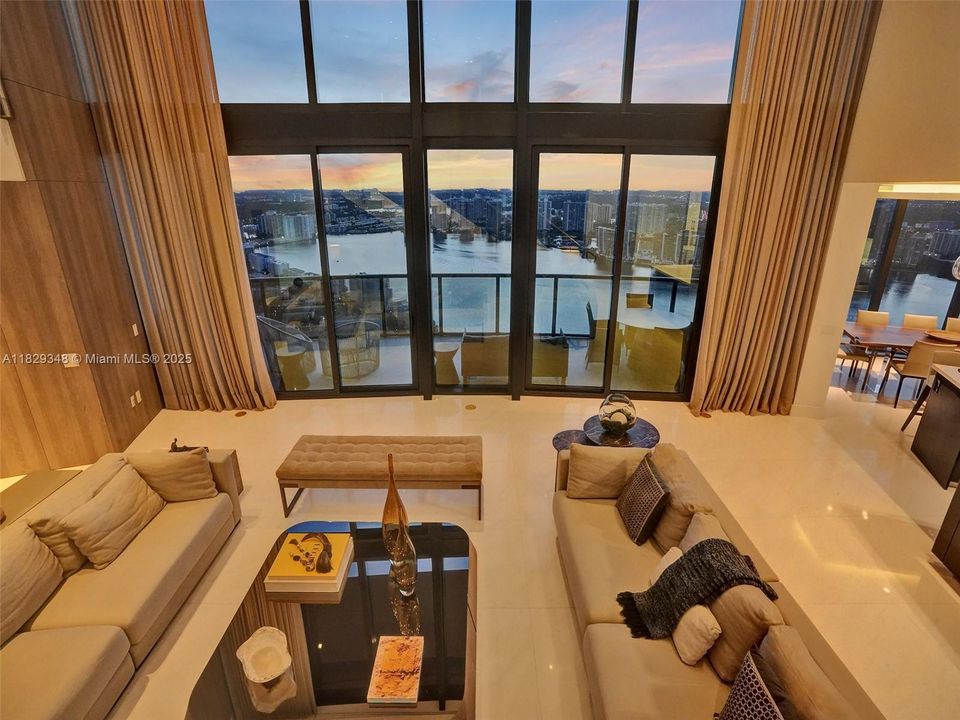 Recently Sold: $4,299,000 (3 beds, 4 baths, 3130 Square Feet)