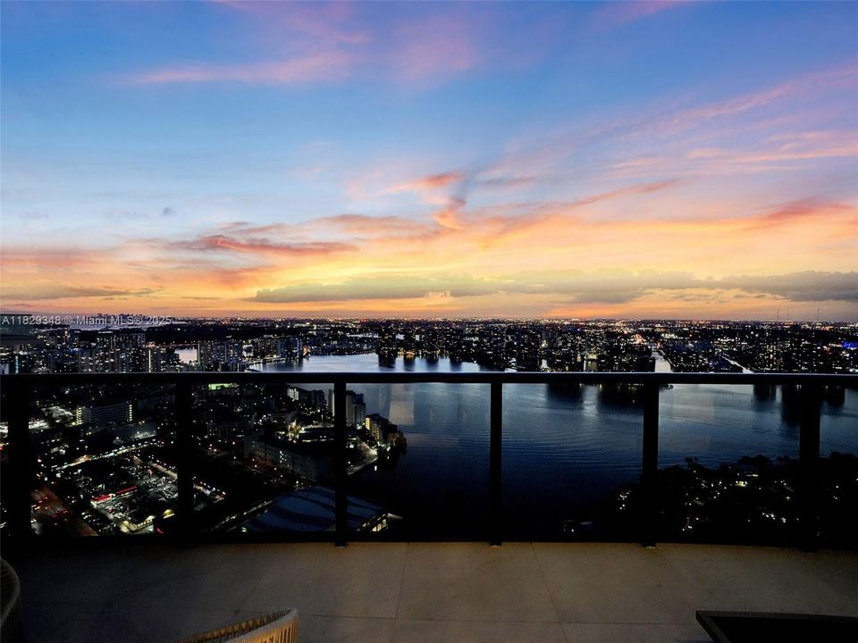 Recently Sold: $4,299,000 (3 beds, 4 baths, 3130 Square Feet)