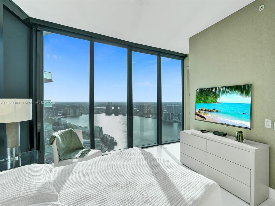 Recently Sold: $4,299,000 (3 beds, 4 baths, 3130 Square Feet)