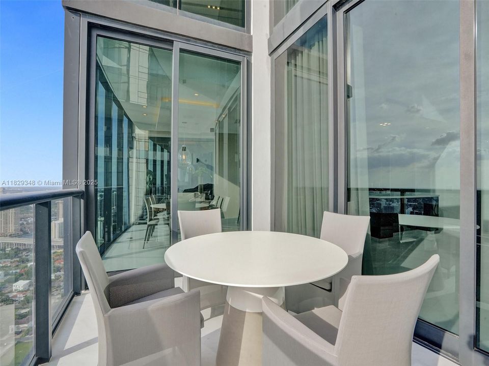 Recently Sold: $4,299,000 (3 beds, 4 baths, 3130 Square Feet)