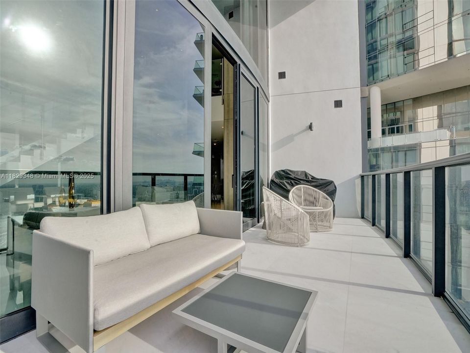 Recently Sold: $4,299,000 (3 beds, 4 baths, 3130 Square Feet)